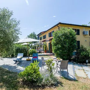 Il Laghello Wood House , Framura Italien